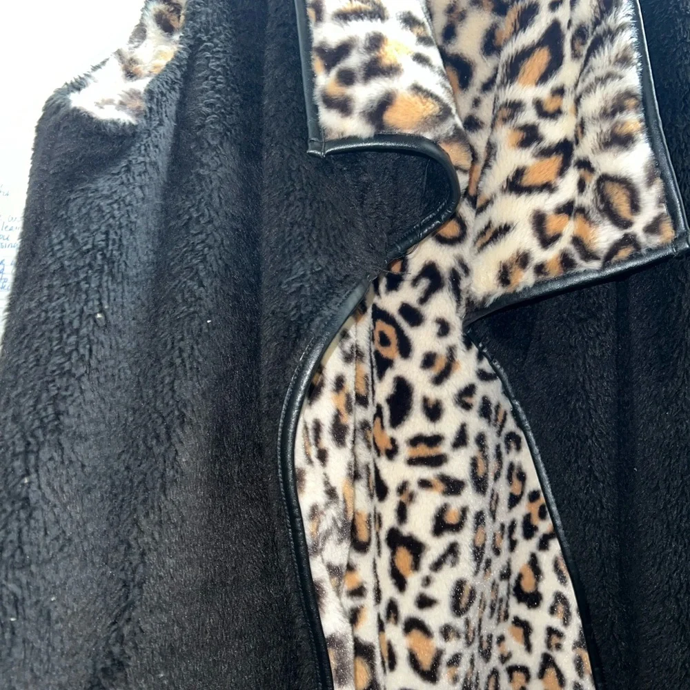 Sweaters - Picture 2 of 3